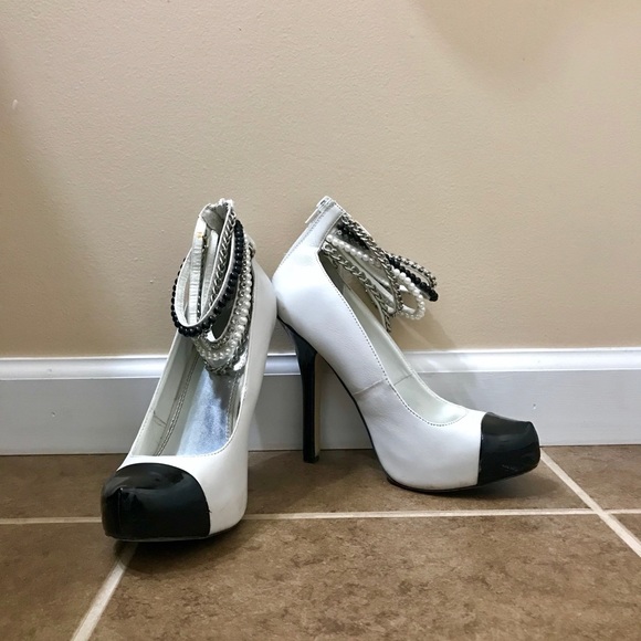 White Bebe heel with chain ankle straps - Picture 2 of 7